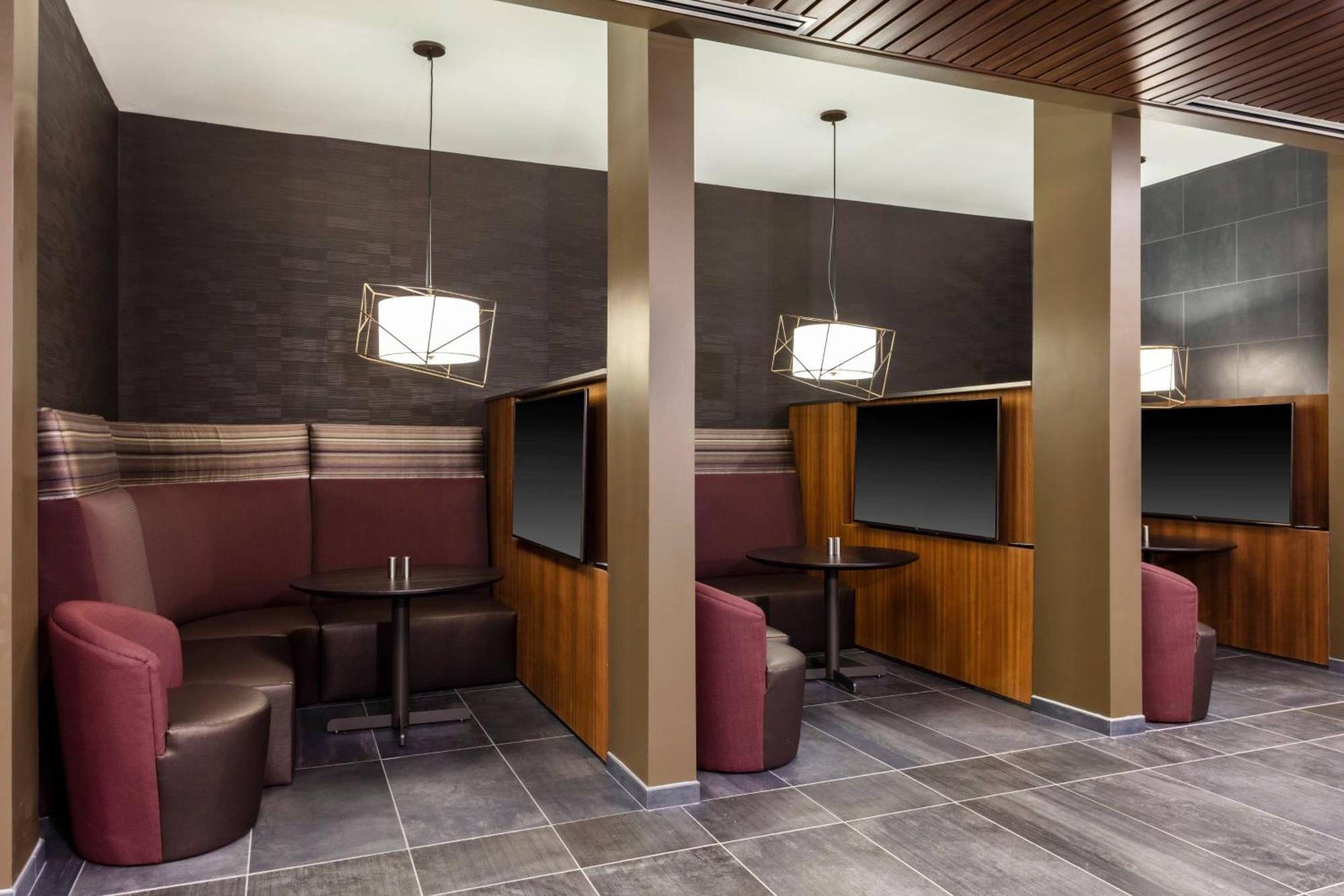 Hotel Courtyard By Marriott Indianapolis West-Speedway Exterior foto